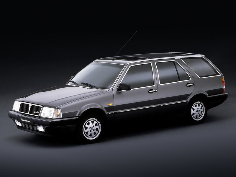 Lancia Thema, guarda la gallery 32