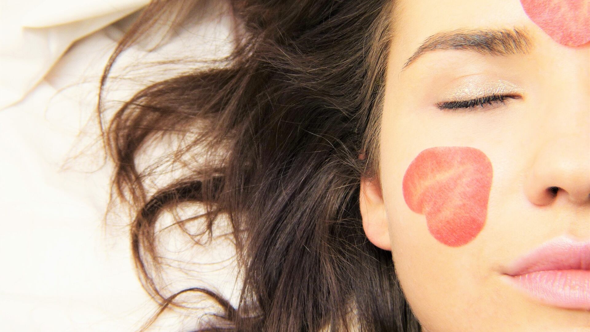 Disturbi della pelle in estate: i consigli del dermatologo