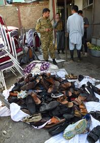 Kabul, attacco kamikaze al matrimonio: 63 morti e centinaia di feriti 5