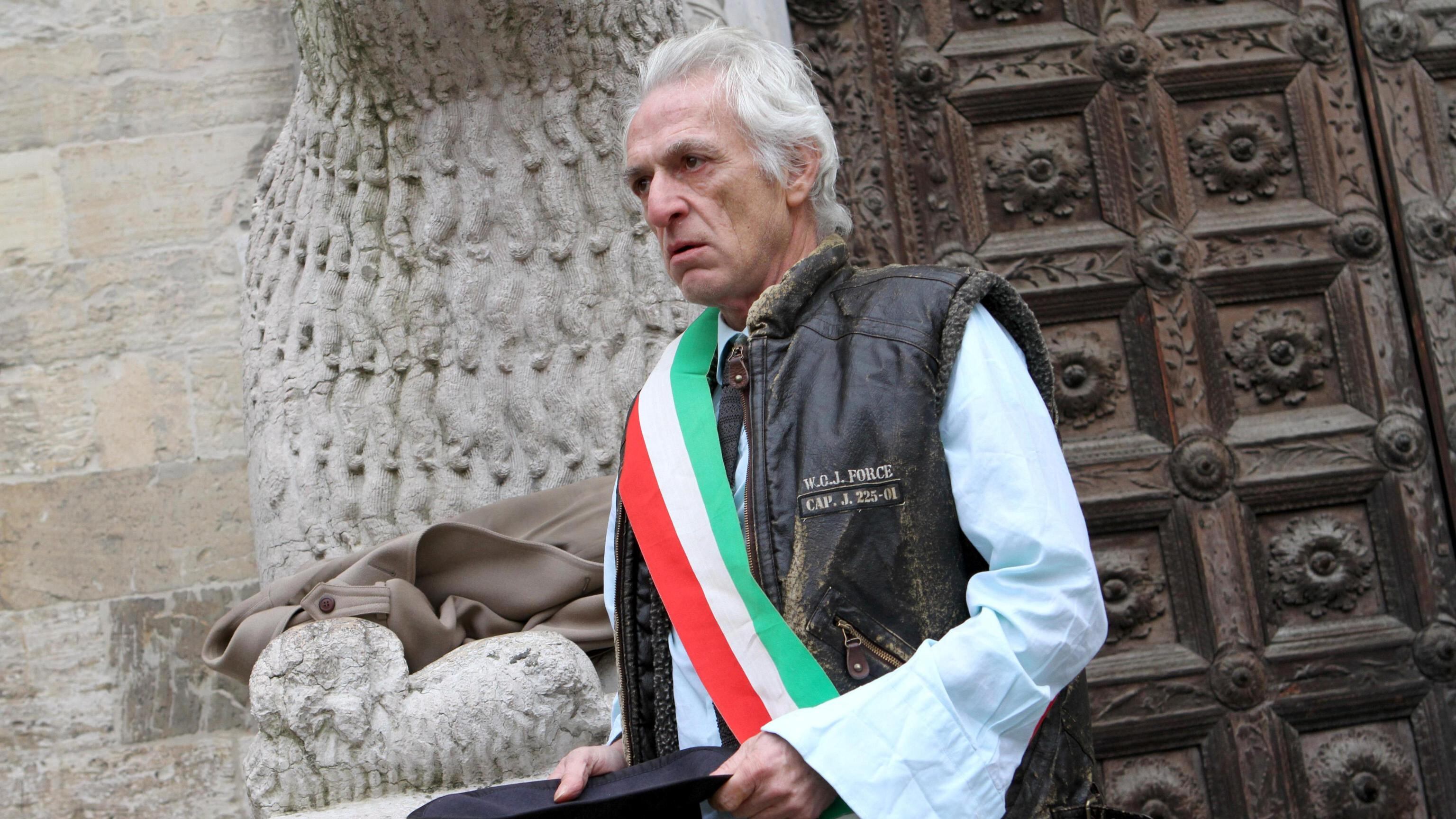 Il sindaco chiede le elemosina in chiesa