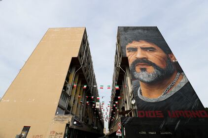 Napoli, maxi murales di Maradona 6