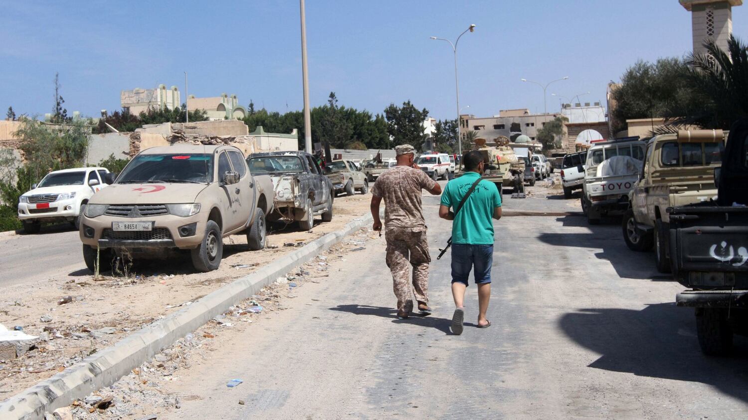Libia, paura per i rapiti: rischio Al Qaida o Isis e avvertimento all'Italia