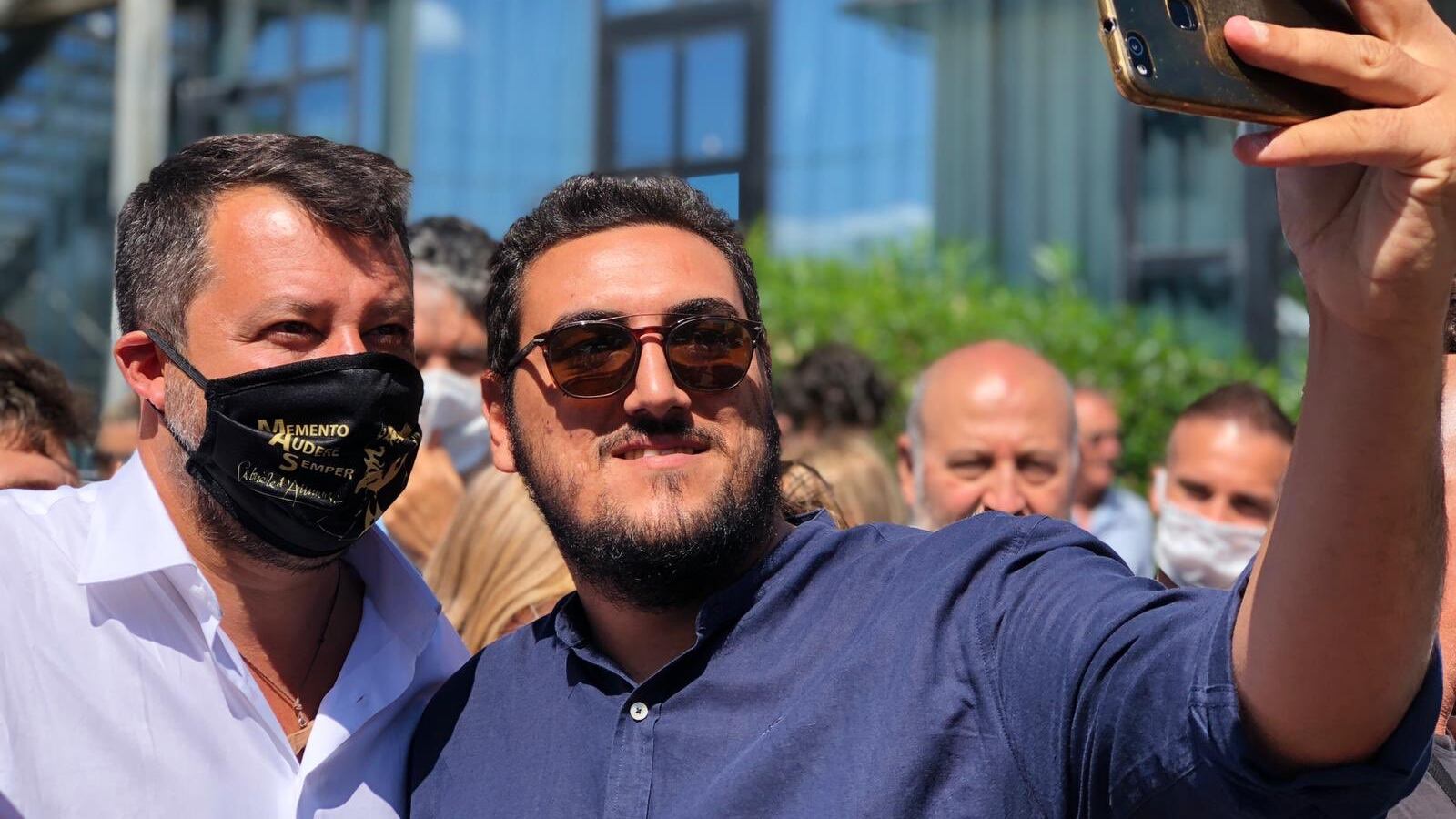 Salvini e la mascherina fascista. Perché l'attacco è una bufala