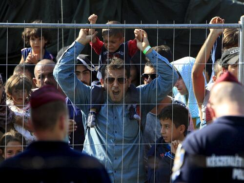 La Germania non ne può più: centri per migranti sotto attacco
