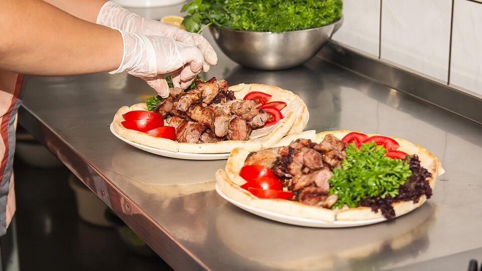 Roma, blatte e sporcizia, controlli a tappeto nei kebab