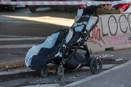   Milano, tir travolge mamma a passeggio con i suoi bambini. Le immagini dell'incidente 7