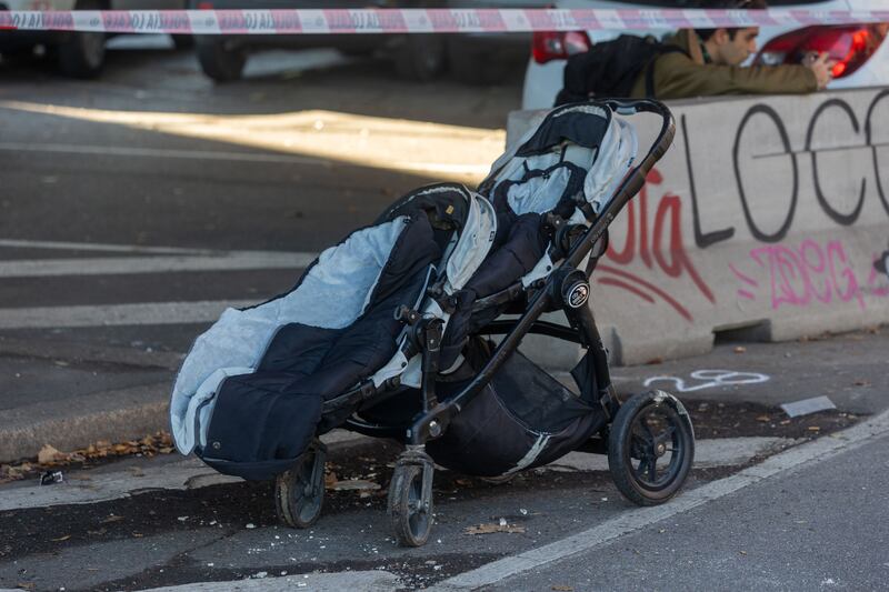   Milano, tir travolge mamma a passeggio con i suoi bambini. Le immagini dell'incidente 7