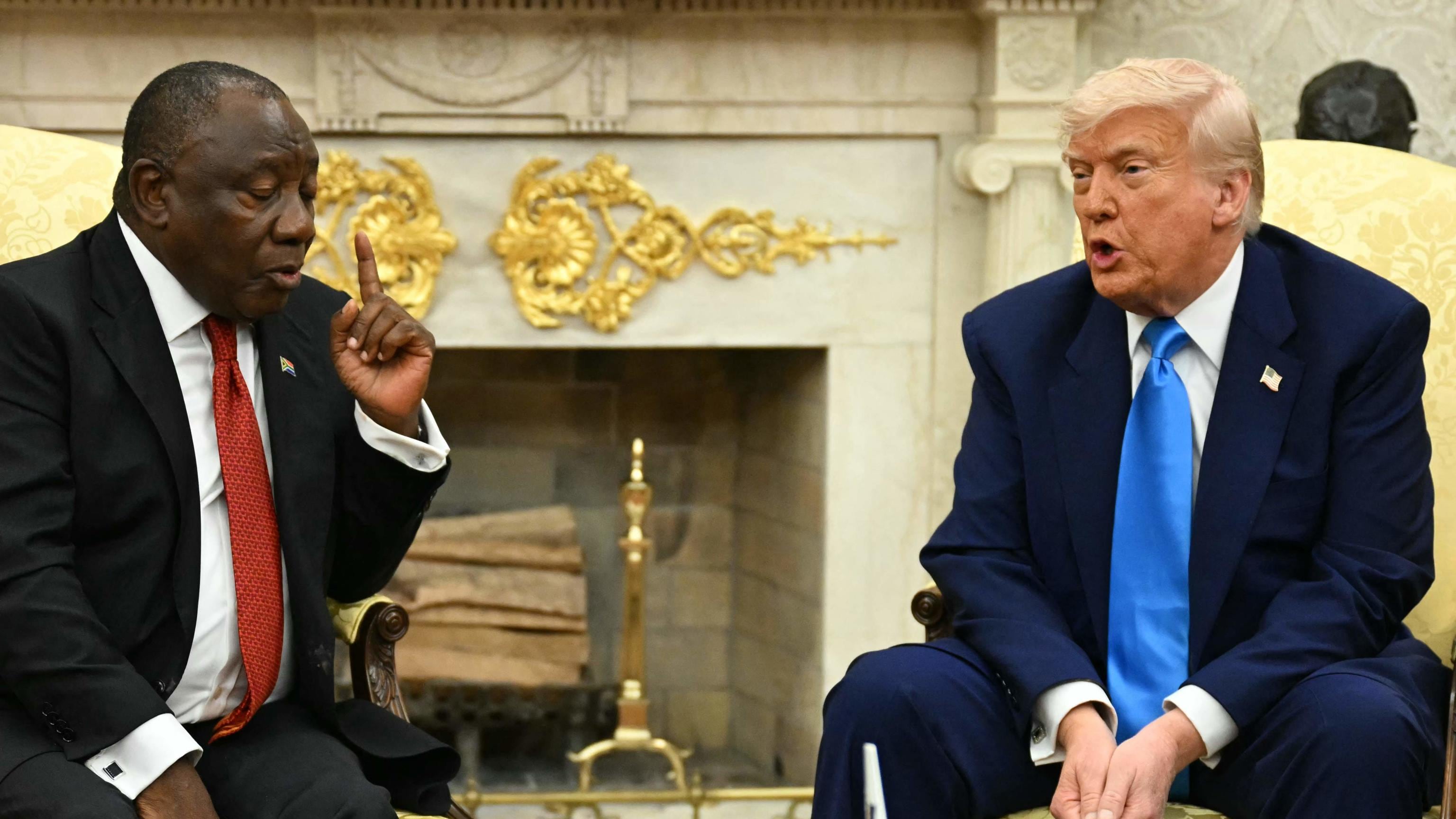 "Agricoltori bianchi uccisi e il governo non fa nulla". Lite tra Trump e il presidente sudafricano
