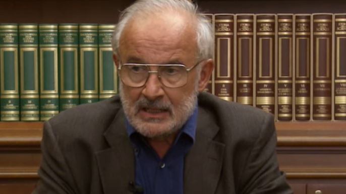 Il prof al veleno sul Cav: "È la volta buona...?"