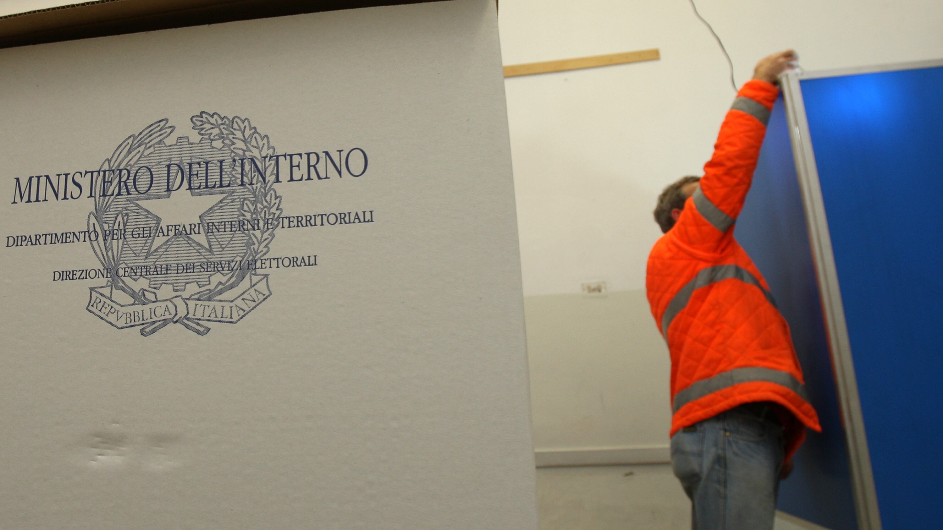 Appelli last minute per gli scrutatori. Primo voto a Milano per 3.673 diciottenni
