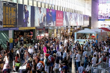 Attese e disagi alla stazione di Roma Termini a causa dell'incendio di Firenze 7