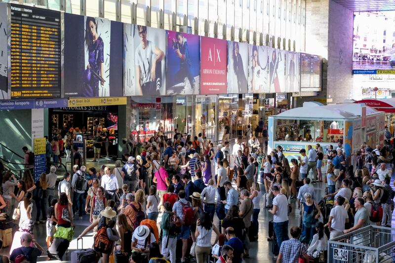 Attese e disagi alla stazione di Roma Termini a causa dell'incendio di Firenze 7