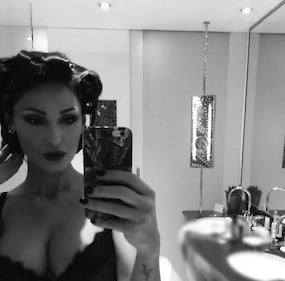 Topless e micro-reggiseni. La nuova moda bollente delle vip 1