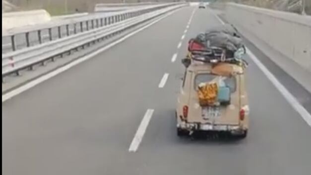 Dalla Francia alla Sicilia con una Renault 4 gialla: svelato il mistero