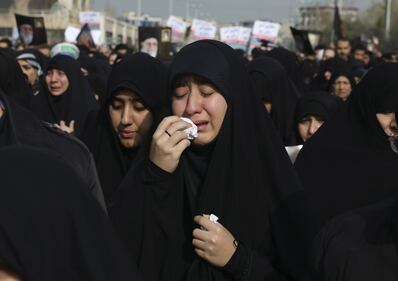 Iran, centinaia di migliaia di persone in piazza: “Vendetta” 6