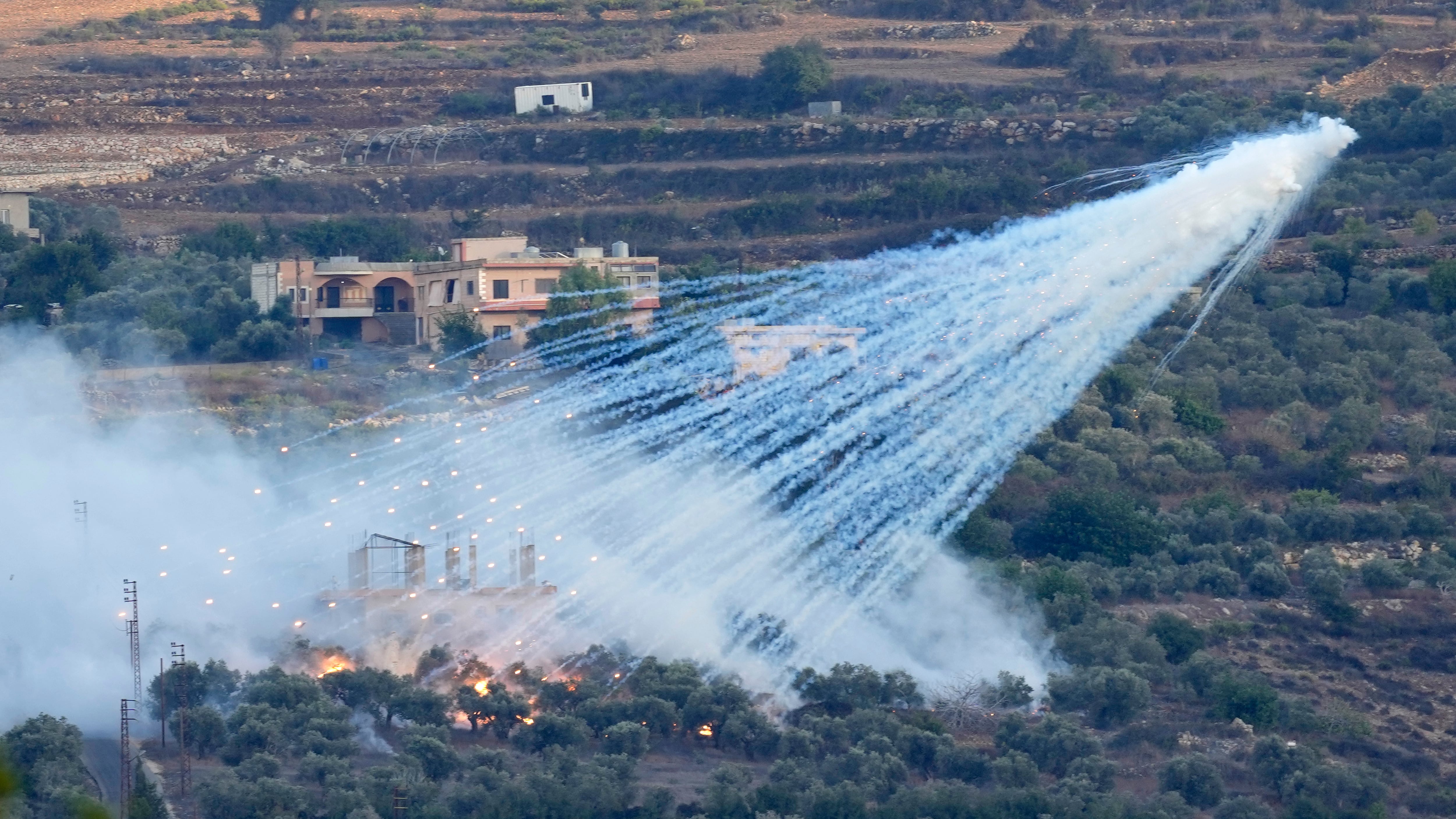 I tank al confine, i jet in volo e l'escalation: cosa si rischia tra Israele e Hezbollah