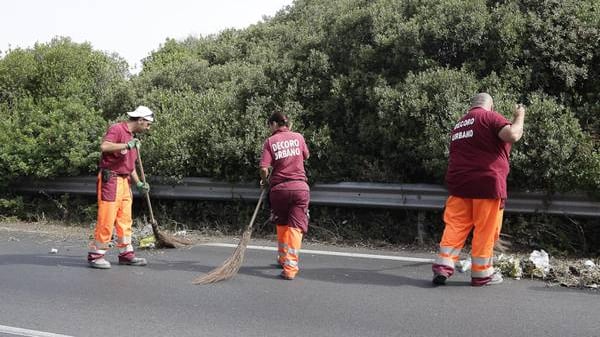 Al bar in orario di lavoro, netturbino licenziato e poi riassunto