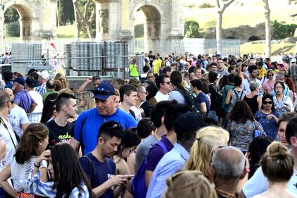 I sindacati tengono chiuso il Colosseo 11