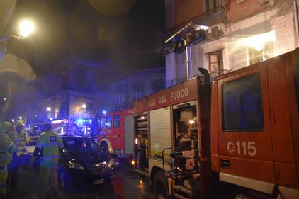 Catania, i soccorsi dopo l'esplosione della palazzina 5
