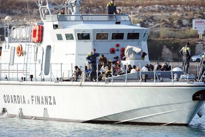 Lampedusa,sbarcano altri 166 clandestini 4