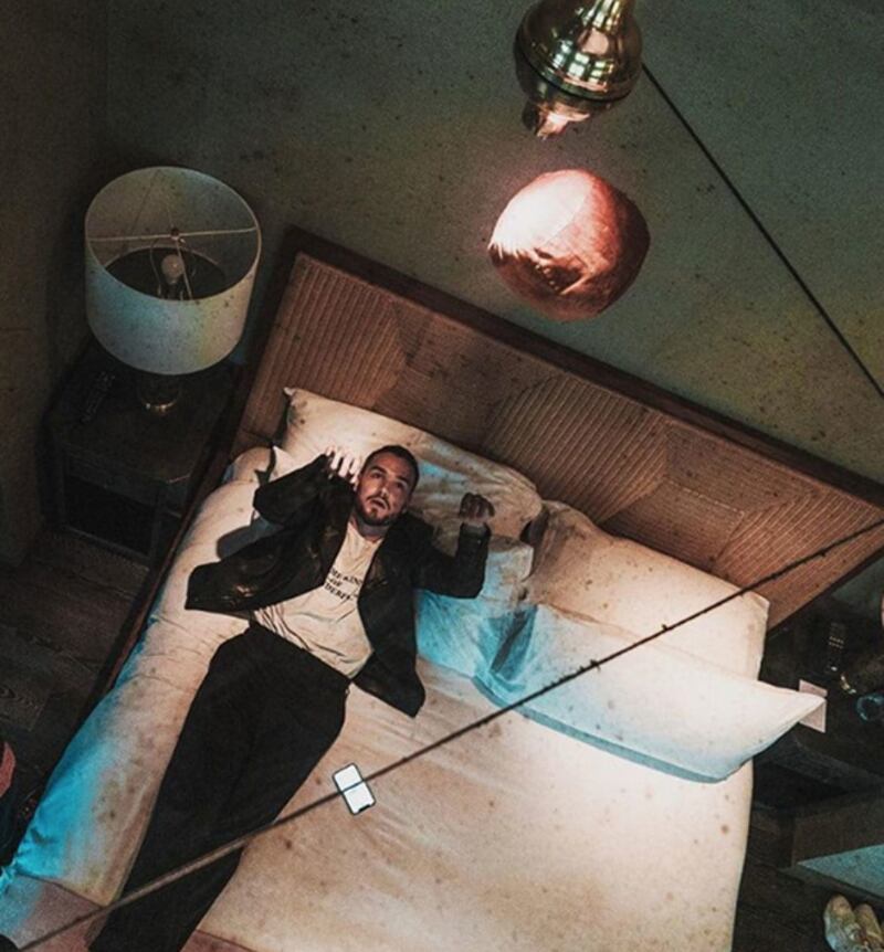 Kourtney Kardashian lancia la moda del selfie dall'alto 11