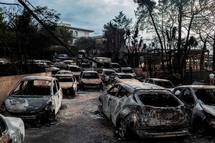 Mati, auto e case incenerite 10