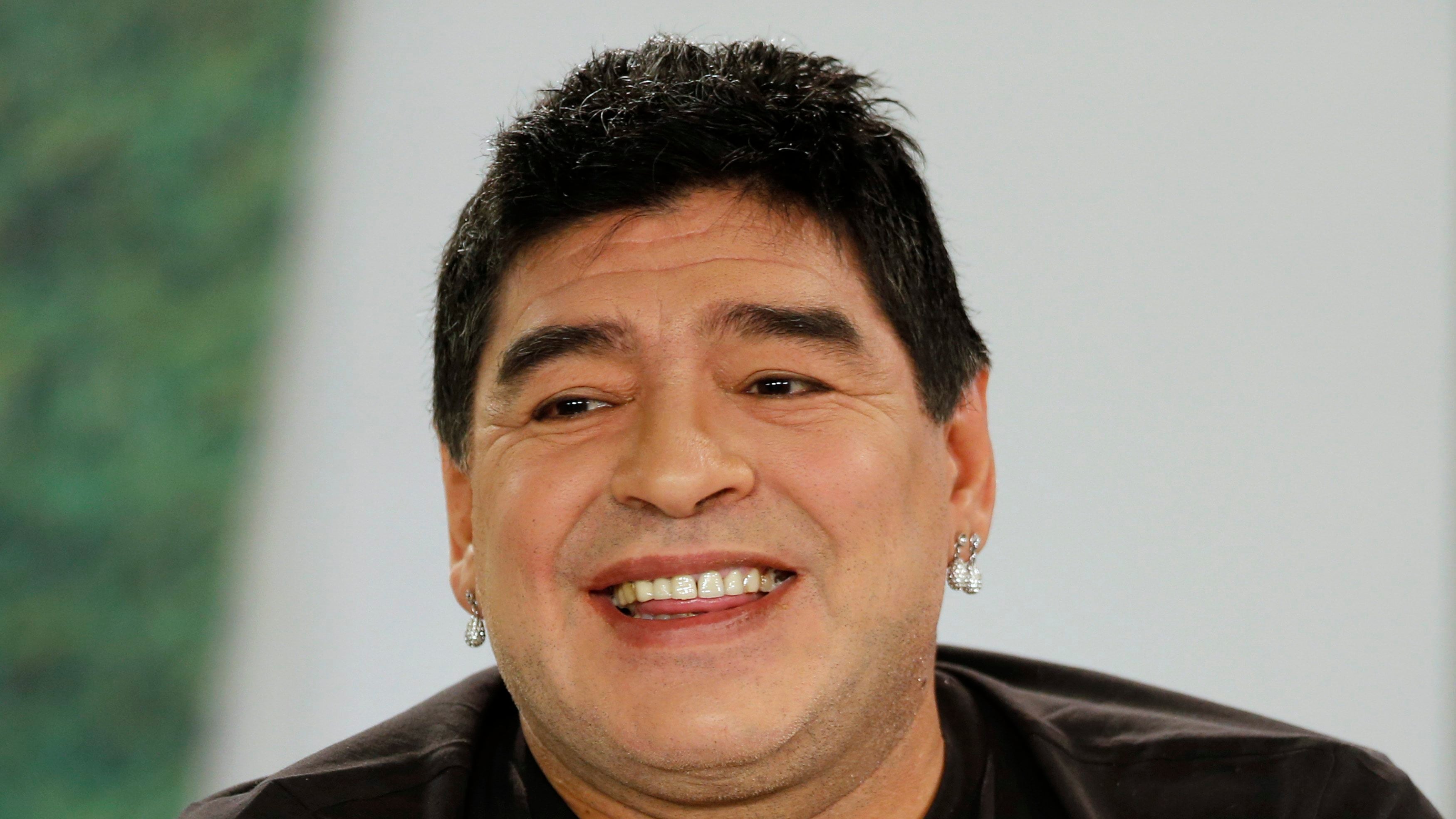 Maradona diffamò Equitalia? Accuse troppo generiche, e gli atti tornano al pm