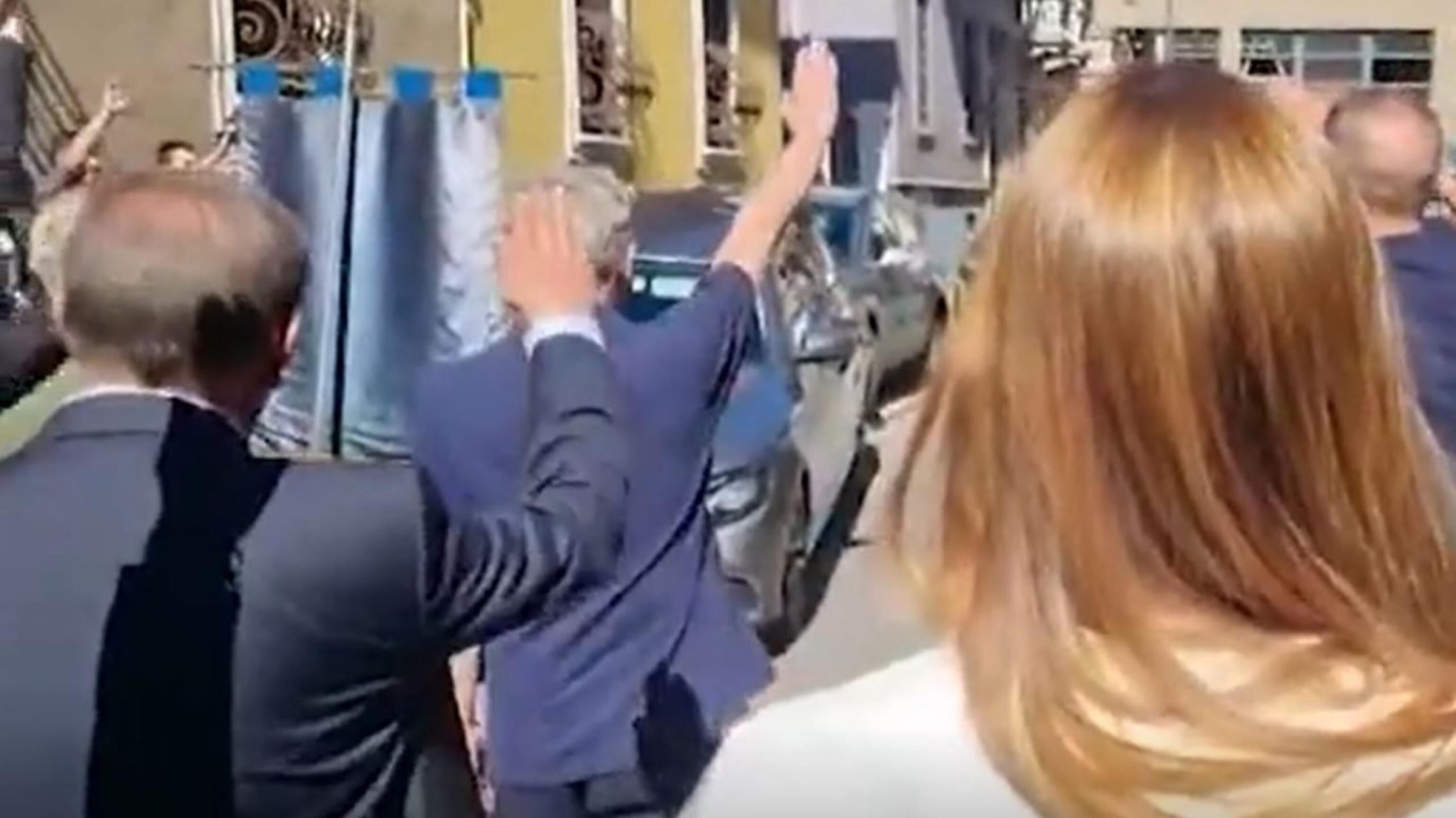 Saluto romano al funerale: bufera su Fdi per La Russa