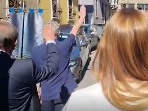 Saluto romano al funerale: bufera su Fdi per La Russa