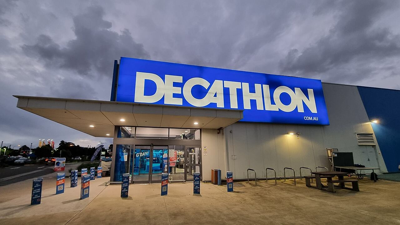 Ferito dall'antitaccheggio della scarpa: Decathlon dovrà risarcire