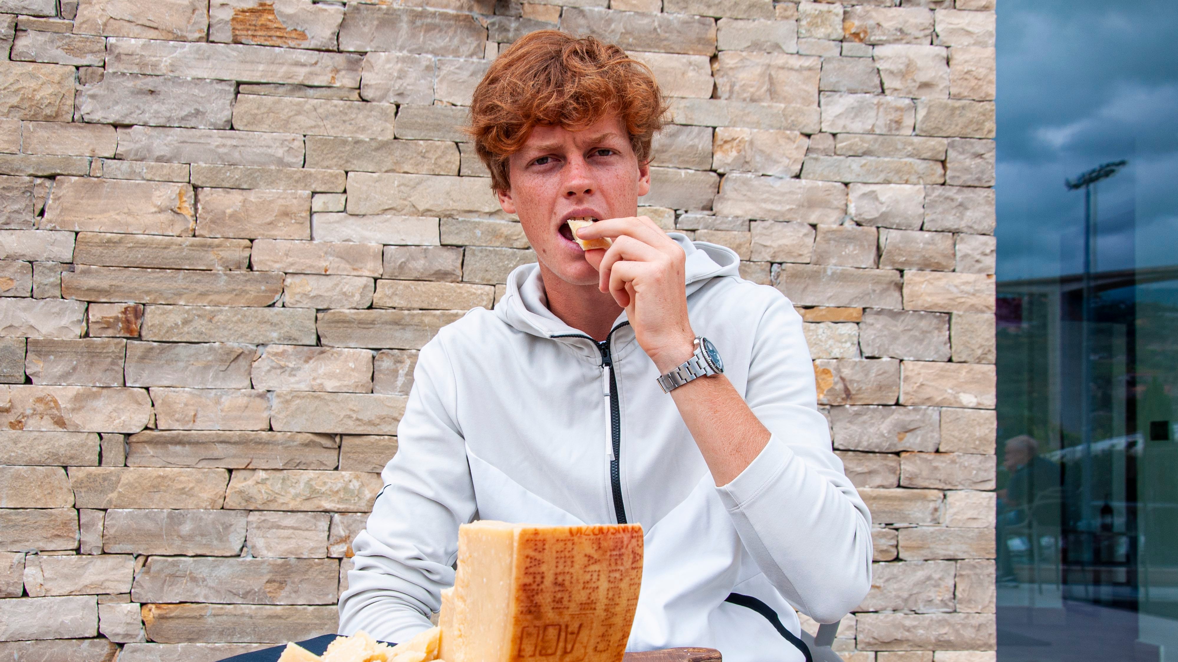 E Jannik confessò: "Mangio gratis"