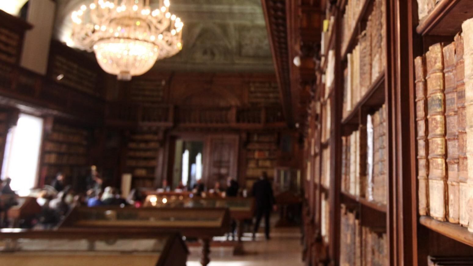 In coda a Brera per vedere come nascono le scarpe dei vip