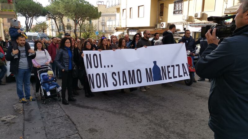 Napoli, a Bagnoli la protesta contro lo sversamento illecito di rifiuti 2
