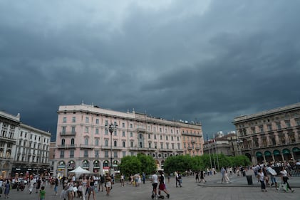 Maltempo su Milano, temporale e grandine in città 3