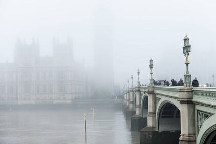 Londra avvolta dalla nebbia 9