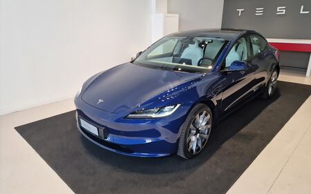 Tesla Model 3 restyling, guarda tutte le immagini 13