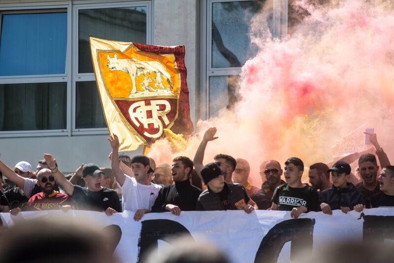 I tifosi della Roma protestano per De Rossi 5