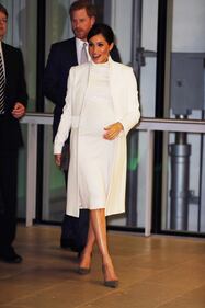 Meghan Markle chic in bianco: foto 6