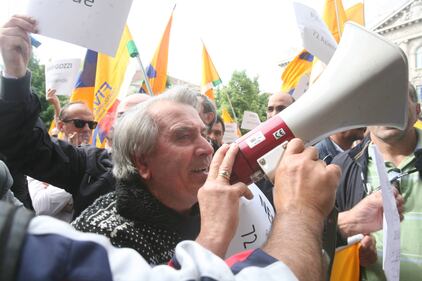 Milano, gli ambulanti contro Pisapia 1