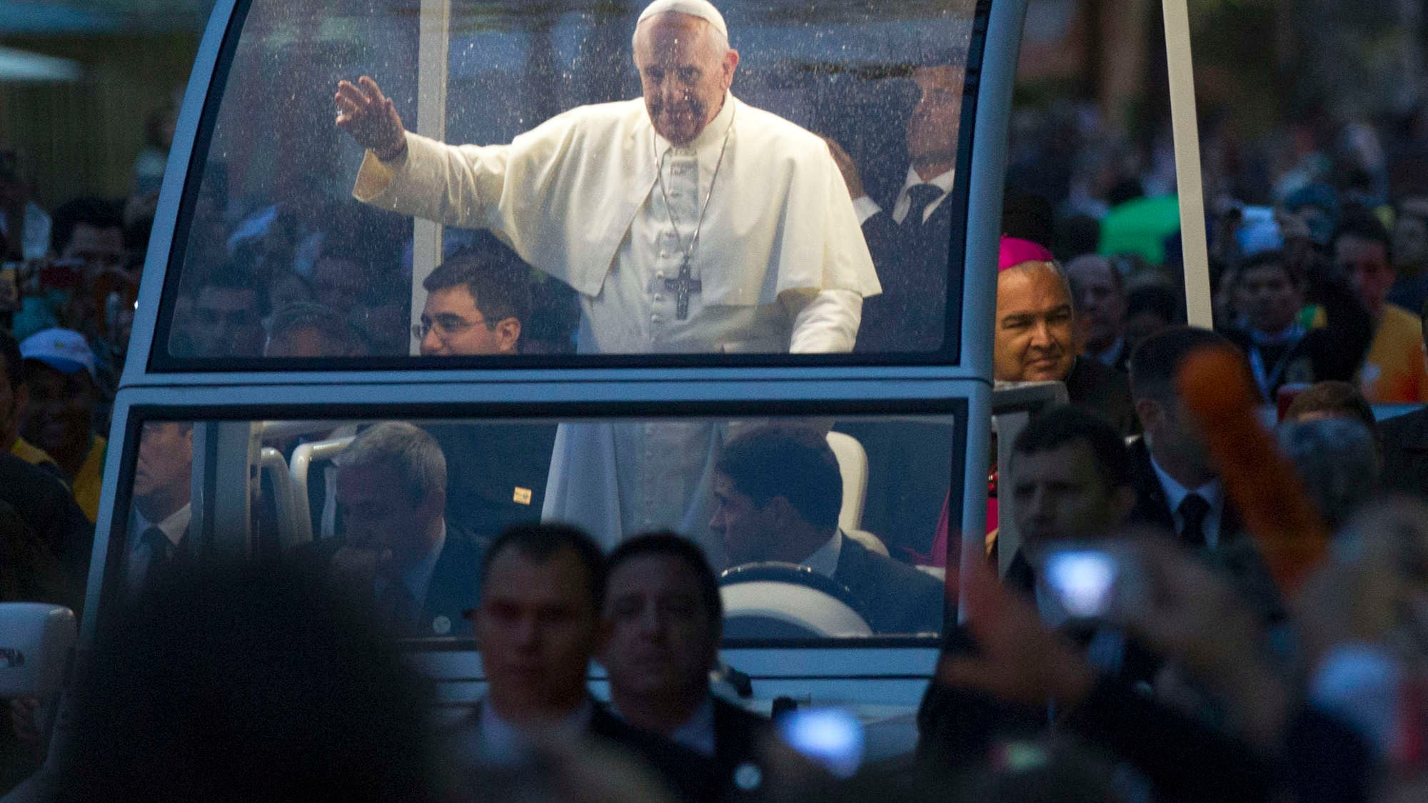 Il Papa: "Non escludere la fede dalla vita sociale"