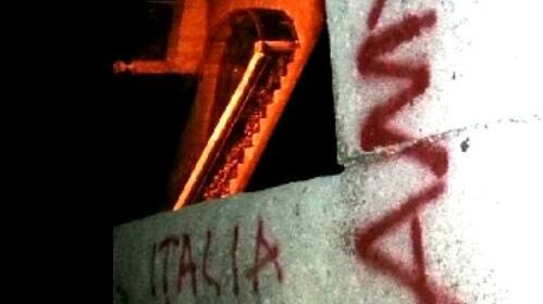 Alatri, Acropoli millenaria imbrattata da stranieri: spuntano insulti all'Italia