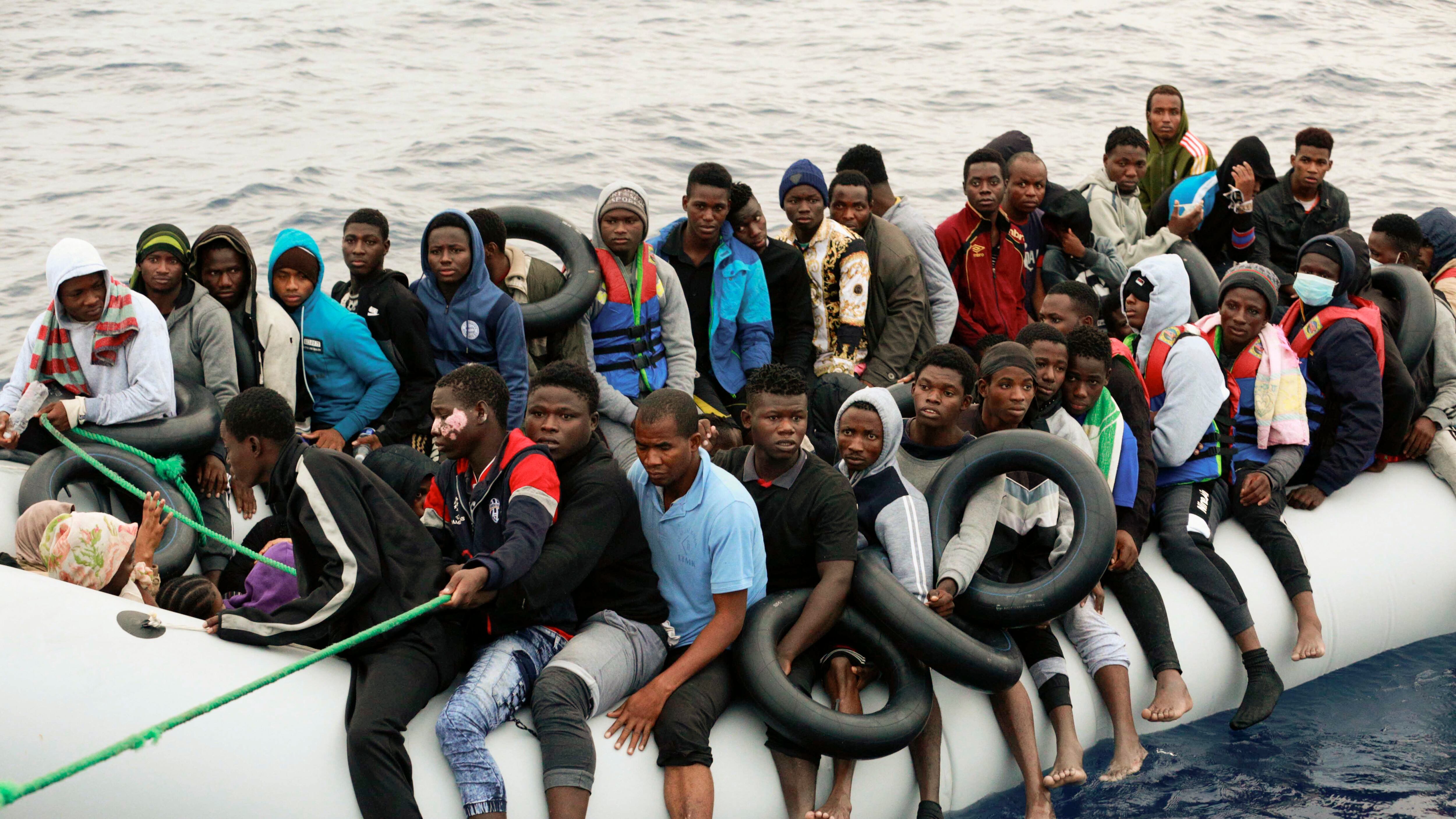 Altri 440 migranti premono sull'Italia: verso un nuovo sbarco