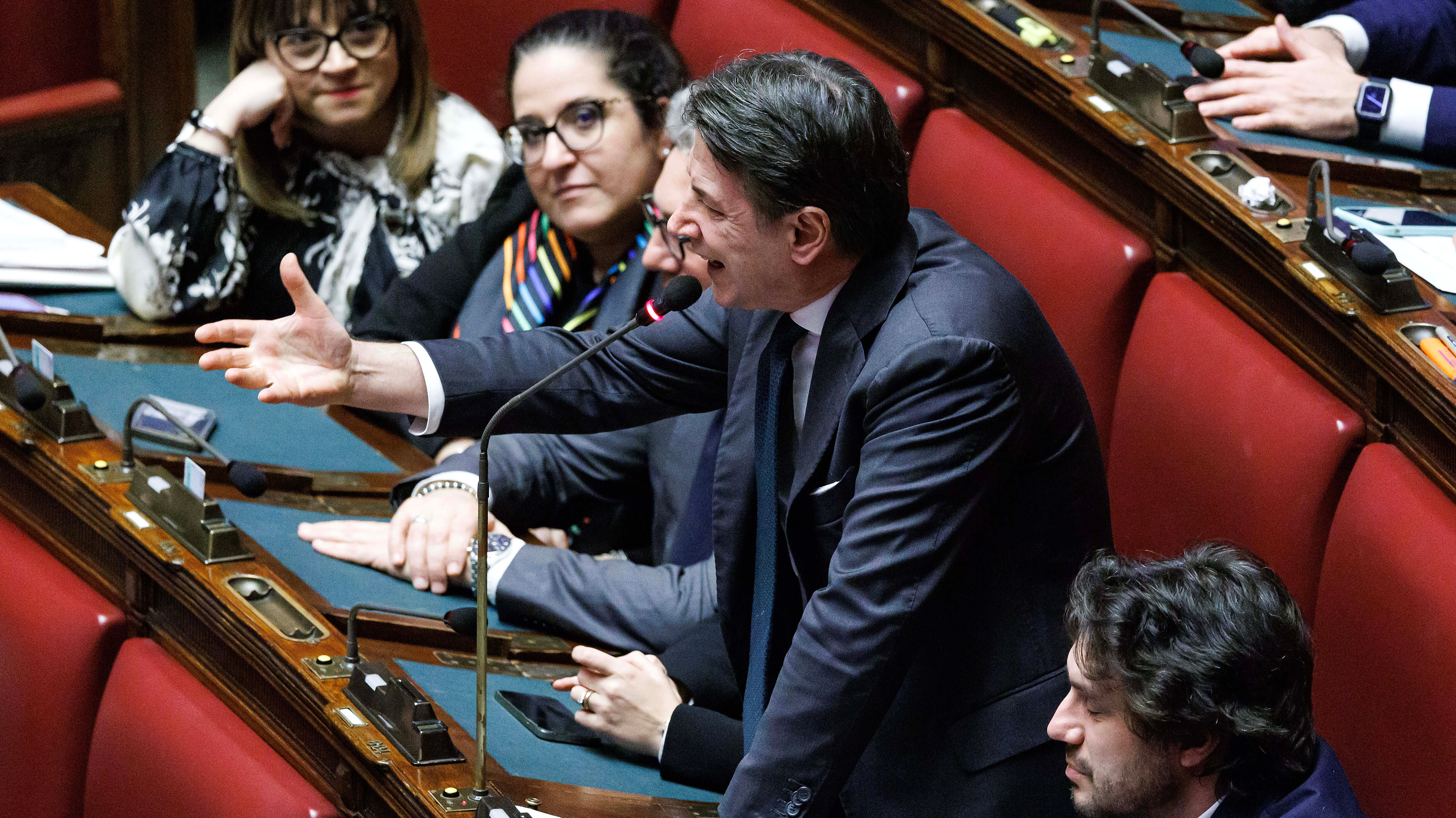 Se l'intervento di Conte contro la Meloni delude pure i grillini...