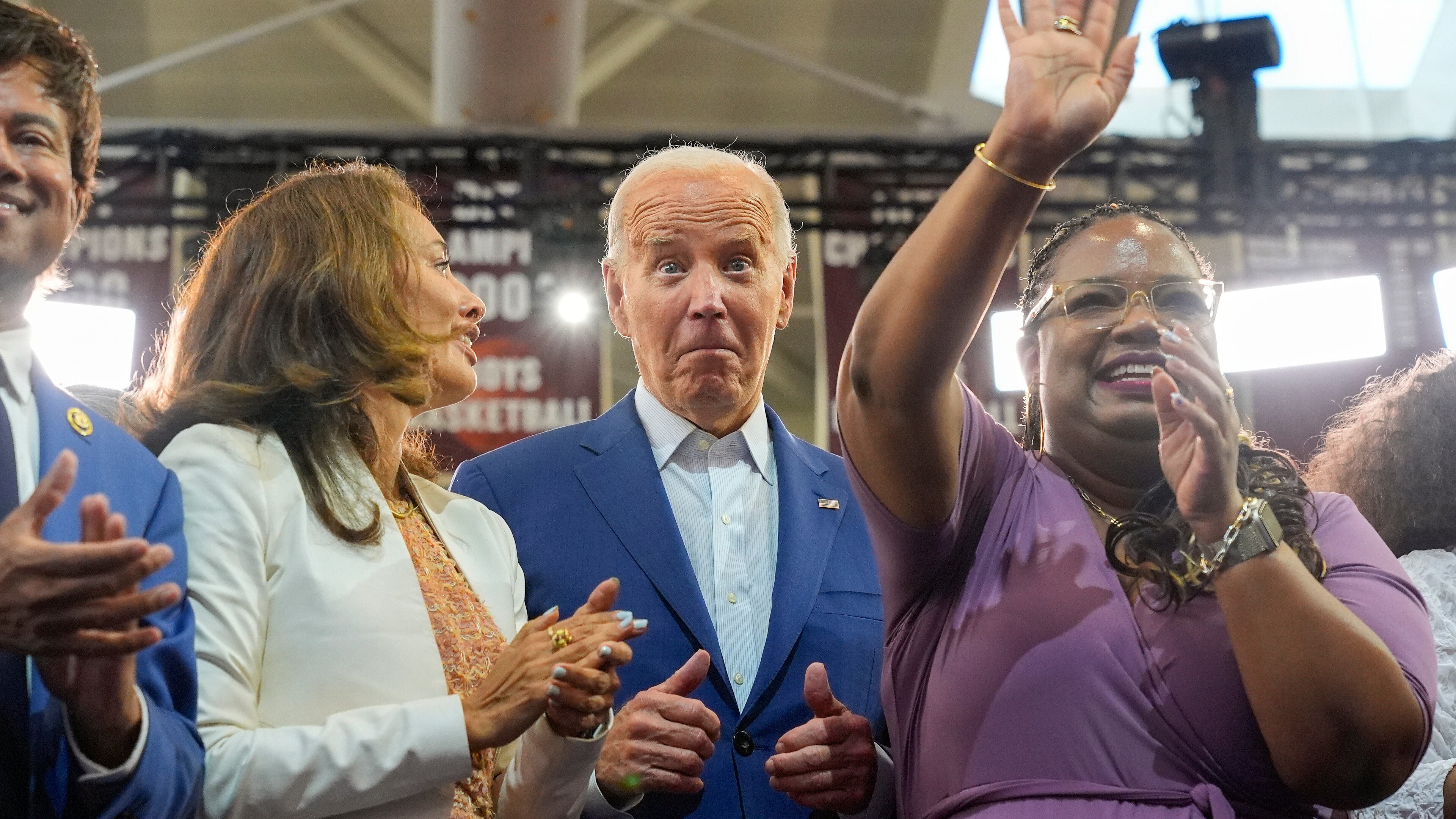 "Ho nominato un nero alla Difesa". Bufera sull'ultima gaffe di Biden