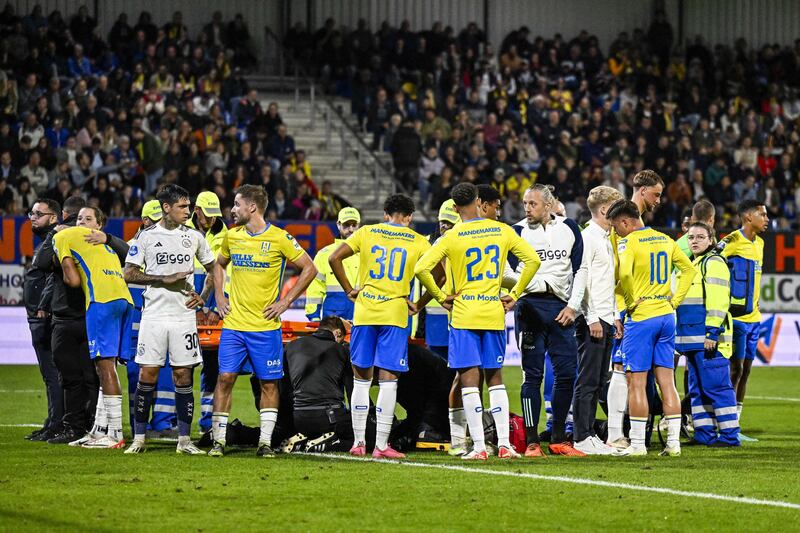 Paura in Eredivisie, il portiere Etienne Vaessen crolla a terra privo di sensi: le immagini 1