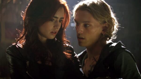 Il film del weekend: “Shadowhunters – Città di ossa”