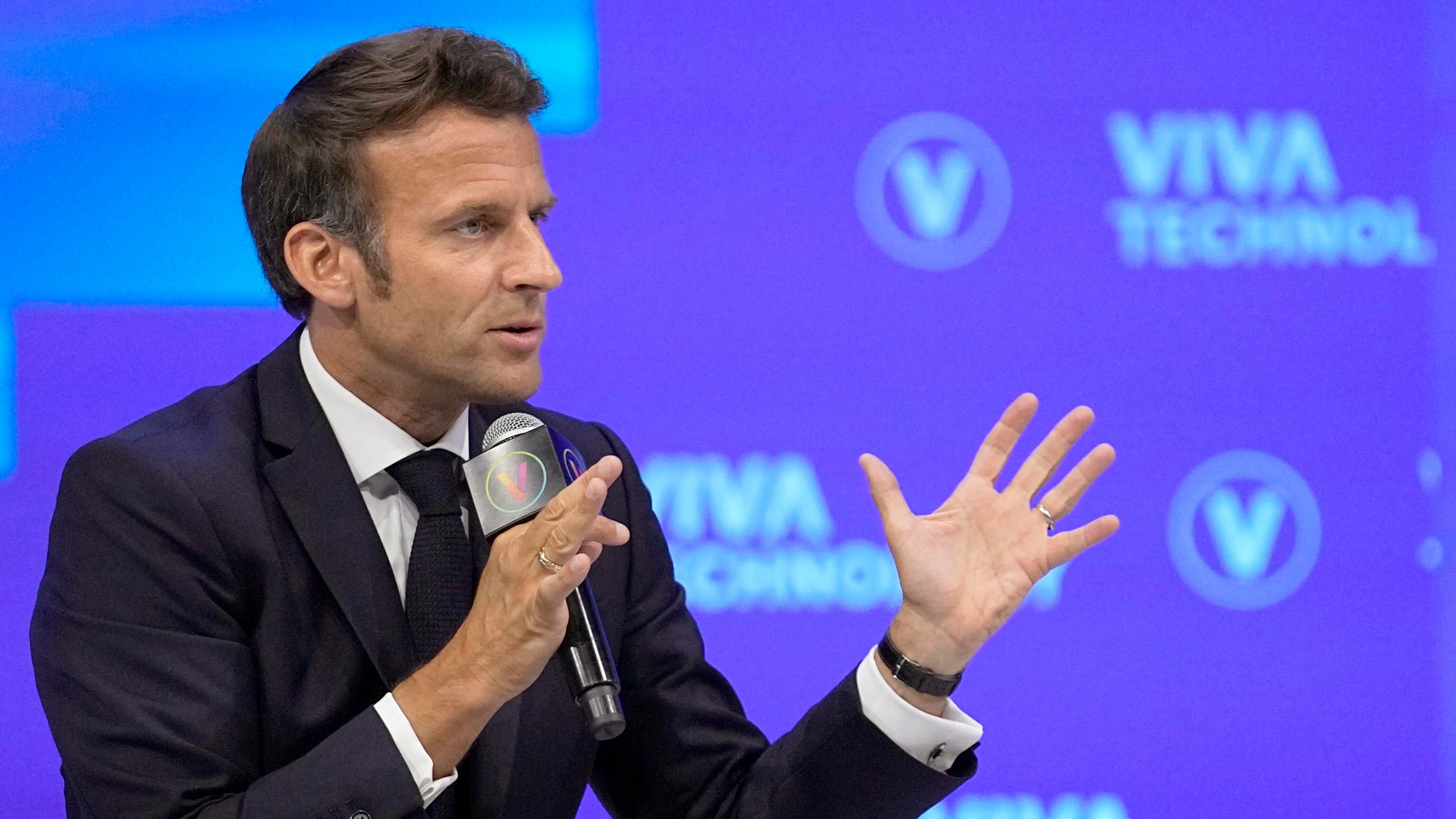 Gara di go-kart tra detenuti e guardie in carcere: Macron nella bufera