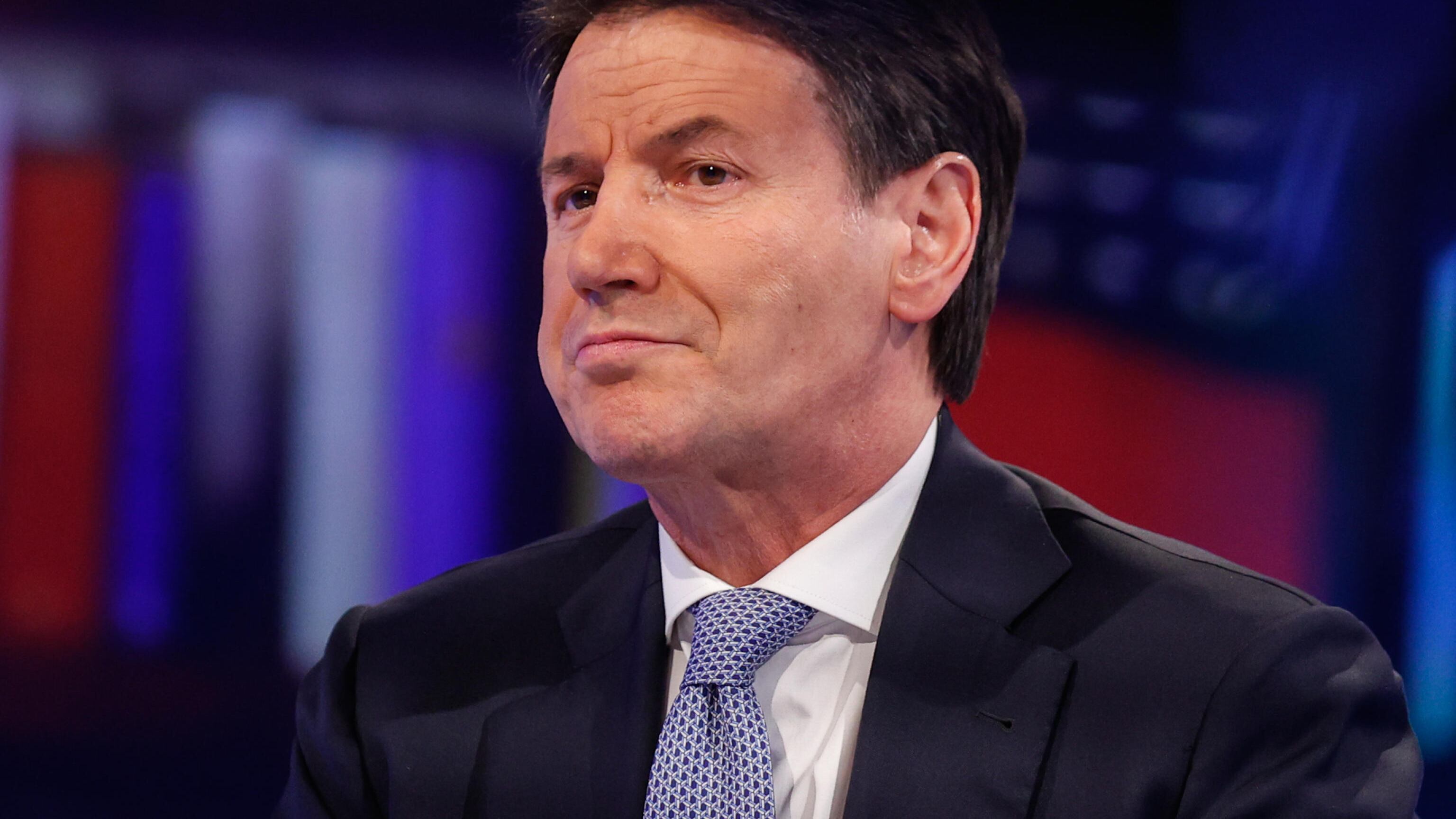 "C'è un regolamento". Ma la strada per Conte è piena di ostacoli