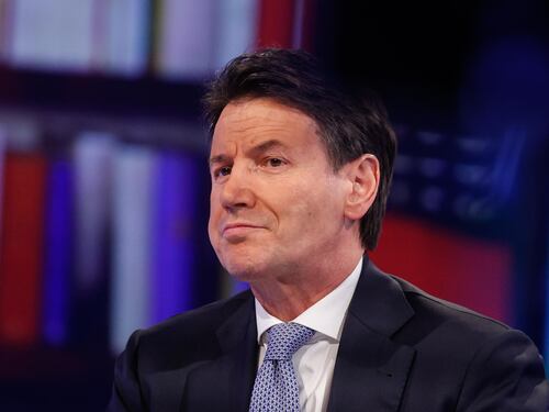 "C'è un regolamento". Ma la strada per Conte è piena di ostacoli