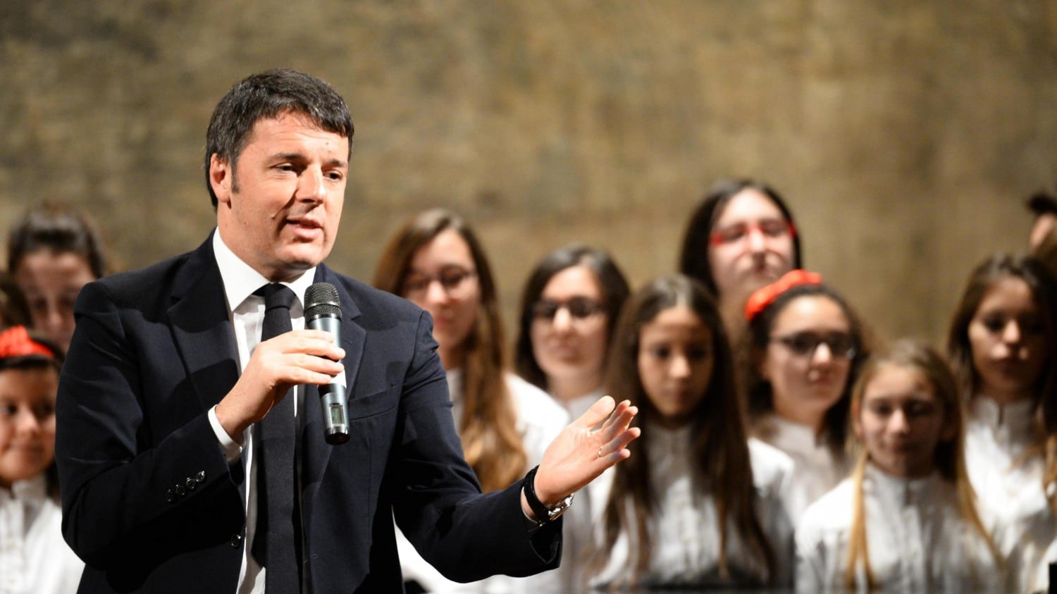 "Via i vincoli di bilancio" Il nuovo azzardo di Renzi mette a rischio il Paese